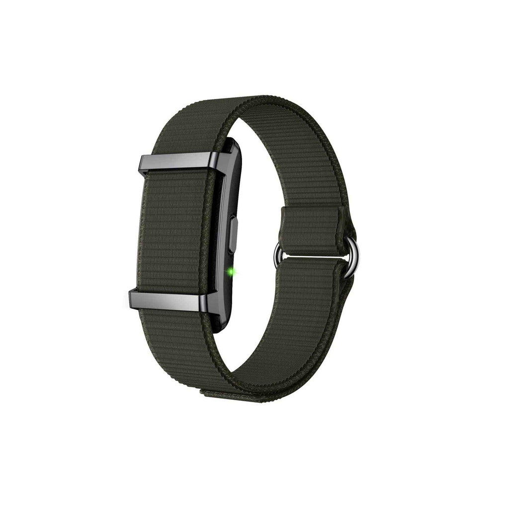 Fitness tracker with SpO2 blood oxygen detection sensor for respiratory health monitoring